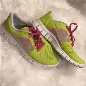 NIKE FREE RUNS